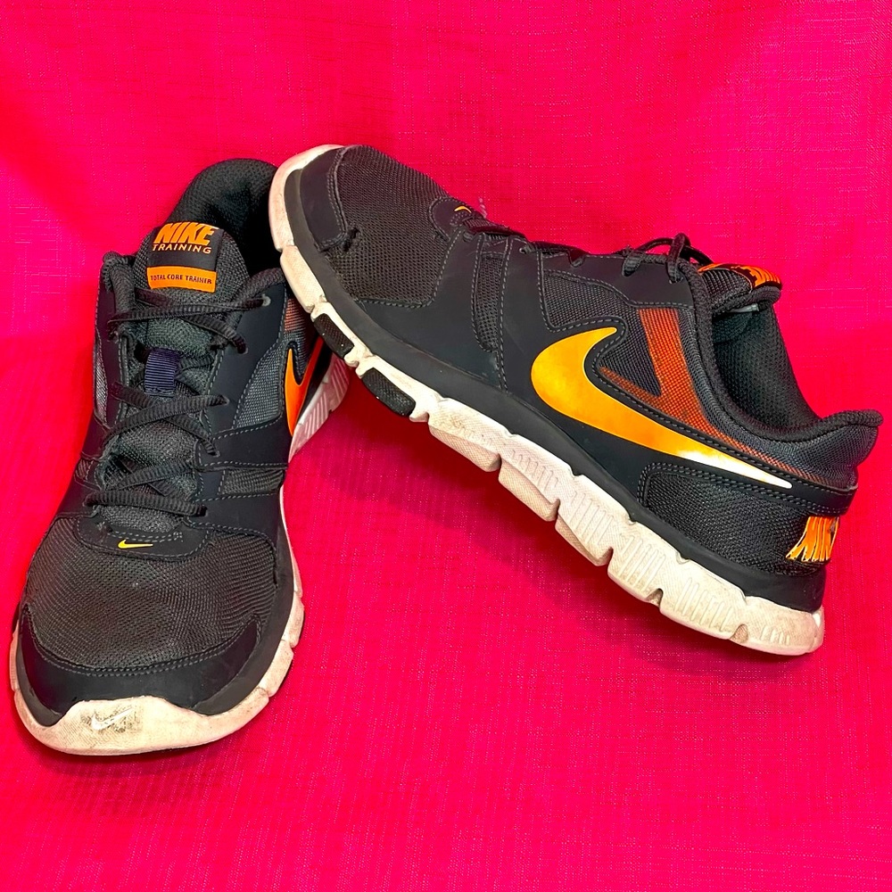 NIKE TRAINING SNEAKERS DARK GRAY & ORANGE SIZE 8.5